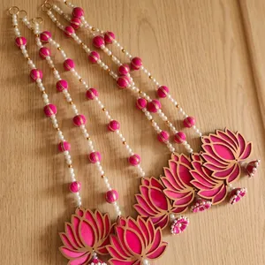 Élégante Guirlande Perlée Rose Lotus à Suspendre pour Décoration Murale, Portes, Fenêtres, Festivals, Mariages et Présentoirs Décoratifs - Product Image 1