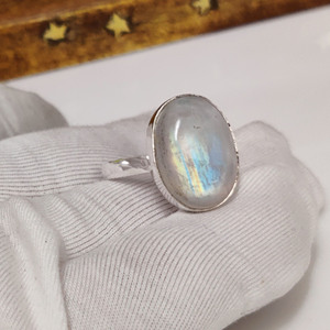 Bague en argent sterling 925 de style classique avec pierre de lune ovale, bijou artisanal en pierres précieuses, cadeau pour elle, mariage, fiançailles, anniversaire - Product Image 4