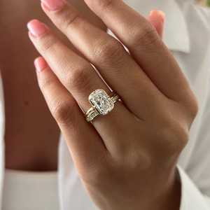 Bague en diamant de laboratoire 3 carats taille Radiant E VVS2 sertie en or 14K ou 18K, monture closée à griffes, ensemble de mariage - Product Image 1