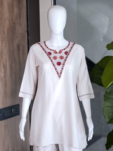 Ensemble Kurta en Rayonne Blanche avec Col Brodé pour Femme, Coupe Décontractée, Longueur Cheville, Style Indien/Pakistanais, Séchage Rapide - Product Image 5