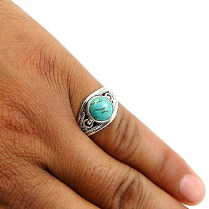 Anillo de plata de ley 925 maciza con piedra turquesa de corte redondo, hecho a mano, joyería fina bohemia natural a precio de mayorista. - Product Image 3