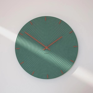 นาฬิกาแขวนผนังทรงกลม ดีไซน์เรียบหรู โครงโลหะแข็งแรงทนทาน เหมาะสำหรับห้องนั่งเล่น ห้องนอน และสำนักงาน จากอินเดีย - Product Image 1