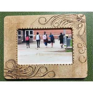 Cadre photo en bois gravé au laser personnalisé, cadres photo pour bébé personnalisés, vente en gros, cadre en bois naturel pour fleurs et oiseaux, cadeau de bureau - Product Image 2