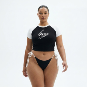 Ensemble de maillot de bain 2 pièces pour femme en polyester tricoté, bleu et jaune, avec haut court à manches raglan, imprimé logo et lettres, écologique, avec détail à la taille - Product Image 2