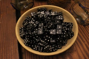 Dados de Cuerno de Búfalo Negro para Juegos Medievales Vikingos - Product Image 2