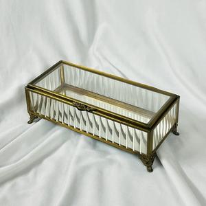 Caja de Almacenamiento Cuadrada de Vidrio con Marco Metálico de Acabado Negro Mate para Exhibición en Tocadores, Regalos de Boda y Decoración del Hogar - Product Image 3