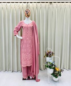 EXCLUSIF ET CONFORTABLE POUR UNE UTILISATION QUOTIDIENNE : KURTA, PLAZZO ET DUPATTA AVEC BRODERIES - Product Image 2