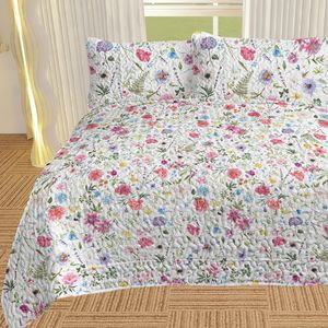 Set di trapunte con design acquerello per un arredamento elegante della camera da letto - Product Image 1