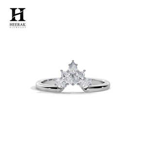 Bague en or 14 carats avec grappe de diamants marquise - Bague empilable élégante style couronne pour femme - Product Image 6