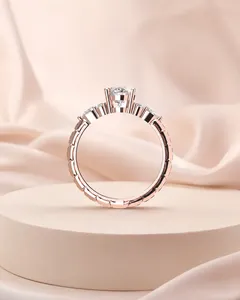 Anillo de compromiso de moissanita con corte ovalado, plata 925 chapada en oro, anillo de boda nupcial con certificado GIA, de lujo - Product Image 3