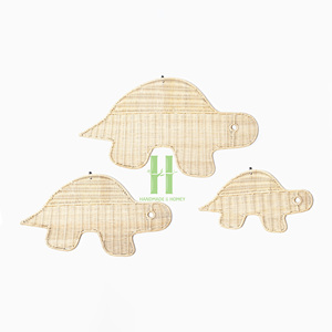 Décoration en rotin tressé fait main au design vintage et moderne pour chambre d'enfant, salon et crèche, modèle 2026 du Vietnam - Product Image 1