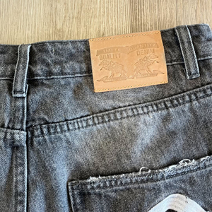 Men's Distressed <b>Denim</b> Bermuda Shorts With Letter Print Ripped Hem Mid Waist Casual Style Woven Cotton <b>Material</b> - Product Image 4