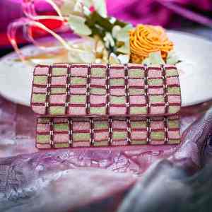 Sac à main décontracté indien fait main de luxe avec accessoires de mode en cristal, poignée perlée multicolore et durable, style baguette, local - Product Image 2