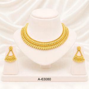ชุดเครื่องประดับเจ้าสาวหรูหราจาก MOLL JEWELLERS สร้อยคอและต่างหูชุบทองประดับเพชรซิร์คอน ได้รับการรับรอง ทันสมัย โดดเด่น สง่างาม เหมาะสำหรับงานแต่งงานแบบดั้งเดิม รุ่น A-63076 - Product Image 5