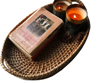 Plateau de service en rotin tressé à la main avec poignées, plateau décoratif ovale en osier pour table basse, ottoman, plateau de rangement pour petit-déjeuner et aliments - Product Image 1