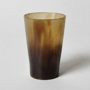 Vaso de Cuerno de Búfalo Ecológico Hecho a Mano con Diseño Rústico Natural de REHMAN CRAFT - Product Image 3