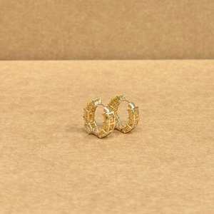 Boucles d'oreilles créoles dorées de créateur très demandées, ornées de pierres jaunes étincelantes, bijoux tendance pour femmes, idéales pour tenues ethniques et festives - Product Image 6