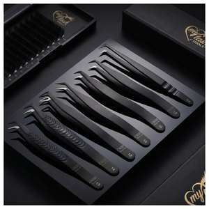 Pinzas para Extensión de Pestañas con Recubrimiento de Plasma, Agarre Texturizado, Pinzas de Volumen de 90 Grados con Punta de Fibra en Forma de Bota para Técnicos de Pestañas - Product Image 1