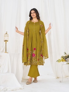 Kurti de algodón ligero de diseño de última generación y calidad premium para damas, disponible a un precio asequible desde India. - Product Image 2