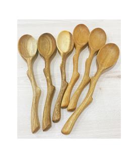 Cuillère en bois sculptée à la main avec manche en feuille de fleur utilisée pour servir des fourchettes de cuisine résistantes à la chaleur ensemble cadeaux maison restaurant fête - Product Image 1