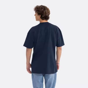 Camiseta extragrande para hombre con logo personalizado impreso a bajo precio, 100% algodón, corte holgado, para hacer ejercicio. - Product Image 3