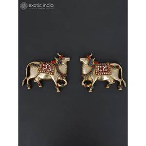 5 pulgadas pequeño par de vaca Kamadhenu en latón elegante decoración de pared y tapices para decoración del hogar y regalos hechos en la India - Product Image 1