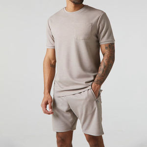 Ensemble t-shirt et short pour homme, beige clair, coupe ajustée, ensemble assorti décontracté d'été, léger, respirant, coton et polyester - Product Image 1