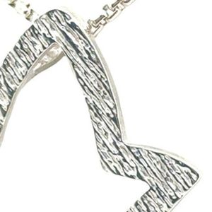 Collier ouvert texturé feuille de lierre, pendentif élégant doré de taille moyenne, bijou pour femme, accessoire de mode haut de gamme avec motif naturel - Product Image 5