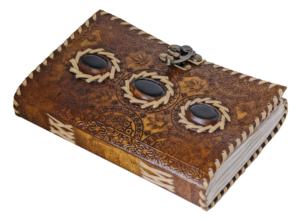 Diario de cuero genuino hecho a mano con tres piedras en relieve, libro de sombras, cubierta dura, diario en blanco con latón antiguo C-Lock, libro de notas - Product Image 4