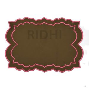 Juego de Manteles Individuales Rectangulares Reversibles de Algodón Orgánico Ecológico Ridhi, Manteles Individuales Modernos con Bordado Floral para Comedor - Product Image 1