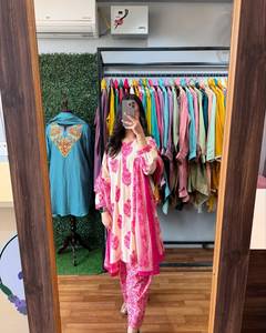 ชุดคุรตาคุรตีผ้าฝ้ายสำหรับผู้หญิง ลายดอกไม้สีชมพู ทรงหลวม สไตล์อินเดีย-ปากีสถาน ชุดลำลอง ความยาวระดับข้อเท้า ใส่ได้ทุกฤดู - Product Image 2