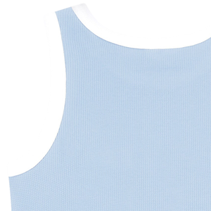 Camiseta sin mangas acanalada azul claro para mujer con ribete en contraste blanco, de algodón premium, sin mangas, informal, para verano, OEM ODM al por mayor - Product Image 6