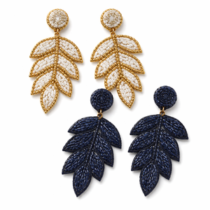 Pendientes de Aro Vintage de Lujo Hechos a Mano con Hilo de Seda, Imitación de Perlas y Flores, en Azul Marino, Blanco y Dorado con Acabado de Diseñador - Product Image 1