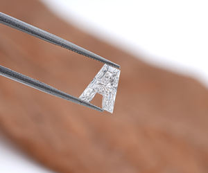 Diamante único de 1.05 ct, tallado en forma de letra, cultivado en laboratorio, VVS-VS, color EF, CVD, piedra suelta elegante, con certificación IGI, para la fabricación de joyas. - Product Image 2