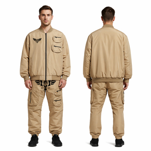 ชุดแจ็คเก็ตบอมเบอร์สีกากีสำหรับผู้ชาย กางเกงคาร์โก้ ชุดแทรคสูทสไตล์ทหาร ชุดลำลองแนวสตรีทแวร์ รับสกรีนโลโก้ ชุดกันลมลำลอง - Product Image 1