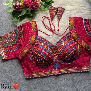 Blusa Acolchada de Seda Italiana Suave con Múltiples Hilos, Espejos Reales, Bordados y Diseño de Pavo Real en las Mangas, Proveedor de Surat - Product Image 1