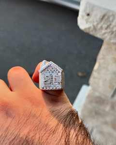 Anillo Personalizado con Forma de Casa, Anillo de Plata Maciza con Moissanita, Joyería de Lujo Estilo Hip Hop para un Estilo Urbano Atrevido y Único - Product Image 3