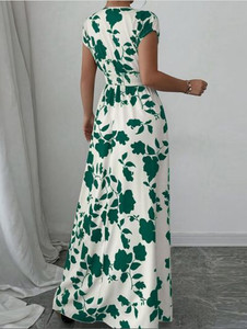 Vestido largo estampado con mangas tipo capuchón y cuello cruzado - Product Image 3