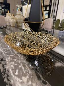 Bandeja de Servir Ovalada de Latón de Lujo con Borde Grabado y Asas Laterales Resistentes para Decoración del Hogar - Product Image 3