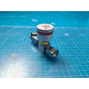 Vanne à diaphragme compacte FUJIKIN 316L 469223 utilisée comme pièce détachée pour équipement semi-conducteur Legacy - Product Image 6