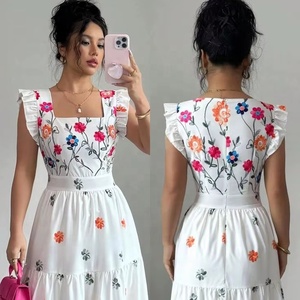 Nouvelle Robe Longue Maxi Élégante Blanche Broderie Florale pour Femme, Manches Courtes Volantées, Col Carré, Superbe Robe Longue Étages Coupe A-Line - Product Image 1