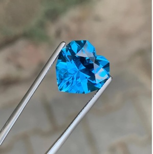 พลอยโทแพซสีฟ้าสวิสทรงหัวใจเหลี่ยมเพชรพลอย น้ำหนัก 10.50 กะรัต คุณภาพสูง สำหรับทำเครื่องประดับ ขนาด 14x14x8.5 มม. - Product Image 4
