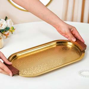 Bandeja de Servir Moderna Multifuncional con Diseño Floral en Metal Dorado, Plato para Postres de Boda, Asas de Madera, Texturizado, Decorativo, Artesanal - Product Image 4