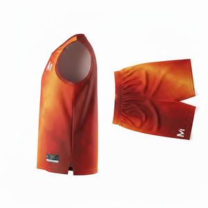 Uniformes de Baloncesto Sublimados con Impresión Personalizada, Conjunto de Camiseta y Pantalones Cortos de Baloncesto de Calidad Profesional con Gestión de la Humedad - Product Image 4