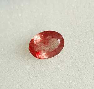 Piedra preciosa ovalada brillante de piedra solar de Oregón con efecto Schiller y múltiples colores, un brillo deslumbrante disponible a precio de mayorista. - Product Image 2