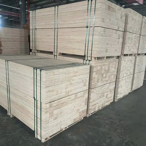 Poutre en LVL de pin du fabricant vietnamien, bois lamellé-collé pour coffrage de construction, échafaudage et support structurel - Product Image 1