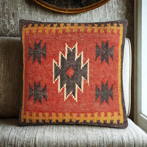 Dernier cri : Coussin ethnique indien traditionnel fait main en jute et laine, style bohème kilim, personnalisable pour la maison et l'hôtellerie - Product Image 2