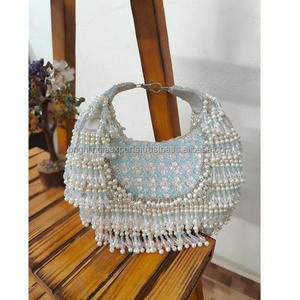 Sac de soirée élégant en forme de demi-lune orné de perles et de cristaux avec anse en anneau pour les soirées - Product Image 2
