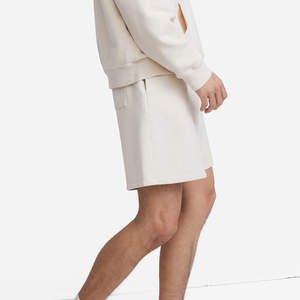 Shorts streetwear modernes pour hommes avec taille ajustable et tissu léger pour un usage quotidien, les promenades en plein air et les journées d'été - Product Image 2