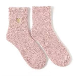 Nouvelles chaussettes d'hiver chaudes et moelleuses avec logo brodé personnalisé toutes couleurs Chaussettes femme Mode 2026 - Product Image 1